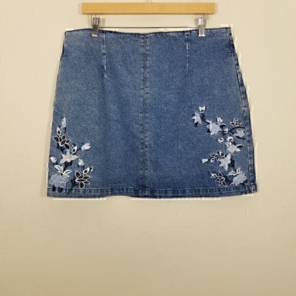 NWT Topshop Moto Embroidered Floral Denim Mini Skirts Blue Size 14 - Picture 1 of 10